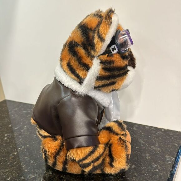 Air Zoo Pilot Flying Tiger Plush Bomber, Jacket, Goggles & Logo Scarf, Tags RARE - Picture 9 of 11